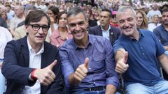 El presidente del Gobierno, Pedro Snchez, el presidente cataln, Salvador Illa, y el alcalde de Barcelona, Jaume Collboni, en la tradicional Fiesta de la Rosa del PSC.