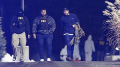 Miembros del FBI en la Universidad de Brown.