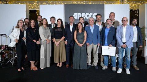 La Asociaci�n Provincial de Empresarios de la Construcci�n, que el pr�ximo a�o cumple medio siglo, celebr� su acto anual en �rbore da Veira con el reconocimiento a empresas del sector y la presencia de autoridades