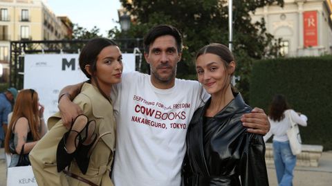 Sergio Eirs, con das das participantes na xornada inaugural