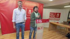 El alcalde de Vilagarc&iacute;a, Alberto Varela, junto al secretario xeral de los socialistas vilagarcianos, Julio Torrado