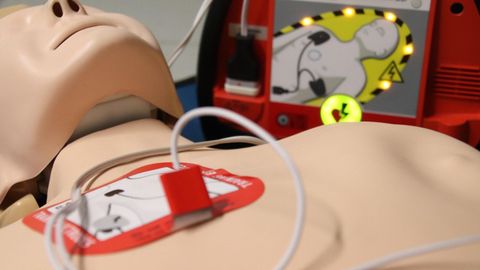 parada cardiaca, infarto, dea, desfibrilador