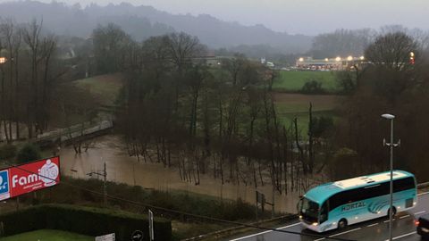 El Nora, desbordado a su paso por Siero