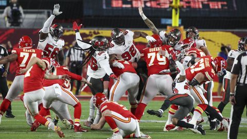 Los Buccaneers apabullan a los Chiefs en la Superbowl