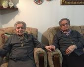 <span lang= es-es >Gemelas centenarias en Melide</span>. Socorro y Concepci�n, que han recibido el mes pasado el homenaje de siete generaciones de su familia, mantienen ambas una memoria privilegiada. 
