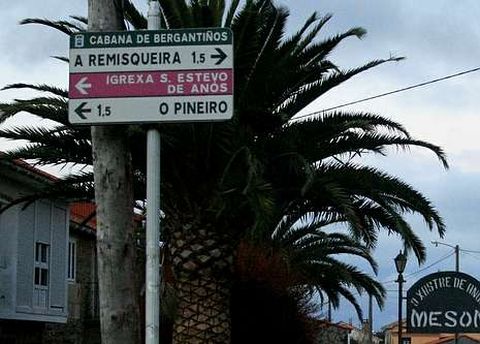 Un cartel en el que figura O Pineiro en lugar de Pieiro.