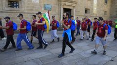 Llegada de los peregrinos de Asprodema La Rioja a la plaza del Obradoiro.