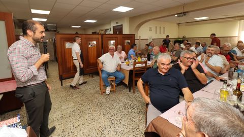 COMIDA DE DESPEDIDA A JAVIER MARCOS BARREIRO, JEFE DE ESCUADRON DE VIGILANCIA AEREA DEL BARBANZA EN EL RESTAURANTE BENJAM�N DE ROIS