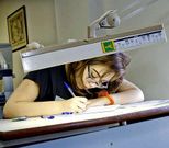 <span lang= es-es >Selectividad en la ONCE</span>. M�s de 2.500 gallegos se examinan desde ayer en Galicia. Veinte alumnos con discapacidad realizan las pruebas en un centro de la ONCE en Pontevedra (en la foto).