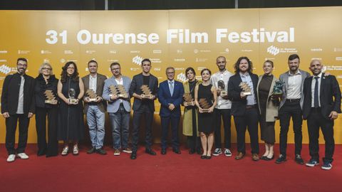 Foto de familia de los premiados