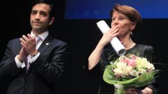 Mar�a del Carmen Arcos, tras recibir el galard�n, con el alcalde de Ferrol