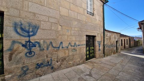 Pintadas en el casco viejo de Tui, en el 2023