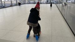 La pista de patinaje est� instalada en la praza do Concello