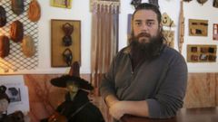 Naci� en Caldas de Reis, hace a�os que descubri� Ferrolterra y se ha asentado en Nara�o