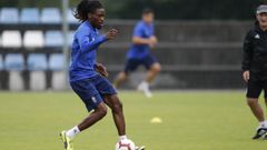 Boateng en El Requex�n, con Anquela de fondo