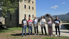 Los alcaldes, Efigenia Maseda y Manuel Lamela; los ediles de Deportes, Eliseo Lorenzo y Sen�n Castro; el diputado provincial Daniel Garc�a; y el responsable provincial de Deportes de la Xunta, Manuel Otero, Cadram�n, presentaron la quinta carrera popular Alfoz-Valadouro.