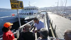 C�es a tope. Por primera vez en la temporada las navieras que conectan Vigo con el archipi�lago han agotado los billetes -