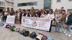 Familias de A Mari�a y Ortegal se concentraron este s�bado en la Praza Maior de Viveiro para reclamar m�s apoyos educativos