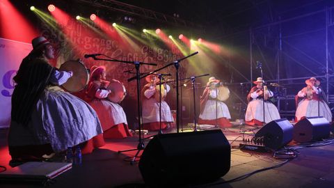 La jornada termin� como empez�, con musica tradicional en la XXII mostra que organiza la Asociaci�n de Gaiteiros Galegos