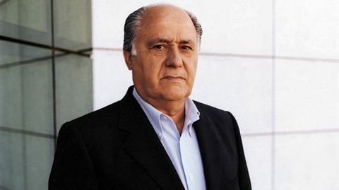 SE REVELA EL ROSTRO (16-09-1999). Con americana, pero sin corbata. As se present Amancio Ortega Gaona como presidente de Inditex. Hasta entonces, la nica imagen del creador de Zara era una pequea foto en blanco y negro de los aos 70.