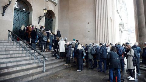 Varios periodistas se congregan en el exterior de un juzgado en Copenhague donde se lleva a cabo el juicio contra el inventor Peter Madsen
