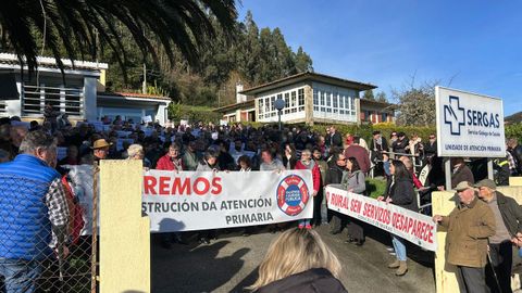 <span lang= gl >En imaxe de arquivo, concentracin celebrada en Ourol en xaneiro do 2025 para reclamar servicios sanitarios para o rural</span>