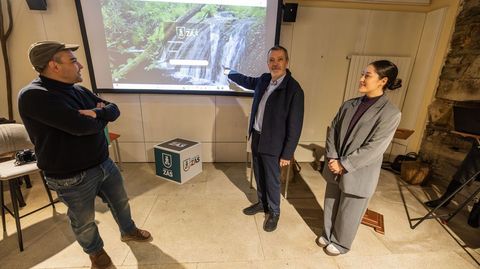 Diego Alonso, Manuel Mu��o y Gema Lema, en la presentaci�n