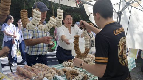 Puesto de rosquillas en la romer�a de Chamorro.