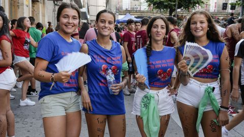 Las pandillas lucieron las camisetas que disearon para esta edicin de la Festa do Pulpo