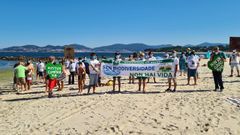Protesta en la playa de Calzoa
