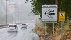 La semana pasada se instal� una nueva se�al informando de los controles de velocidad, al lado de la que ya hab�a en el Acceso Norte