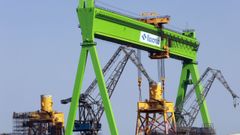 La gr�a p�rtico de Navantia Fene