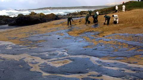 Restos de fuel en Corrubedo