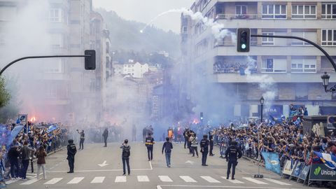 As� fue el emocionante recibimiento al autob�s del Real Oviedo antes del choque ante el Mirand�s