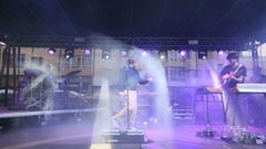 La banda Querido abrió este viernes por la noche los conciertos en el escenario Burela Bonita