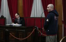 El acusado dijo haber encontrado a su madre muerta y la cubri� con una alfombra. 