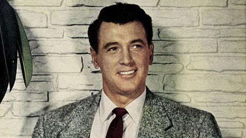 Rock Hudson tuvo que lidiar toda su vida con el secreto de su homosexualidad. Todo salió a la luz en 1985, cuando el intérprete contrajo VIH.