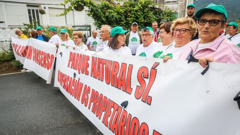 Propietarios durante la protesta de agosto en Ombre, principal entrada al parque natural