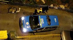 Agentes de la Polic�a Local de A Coru�a detuvieron en la noche de ayer a un individuo cuando portaba en un carrito de beb� distinto material de fontaner�a, tuber�as e incluso un calentador. Supuestame