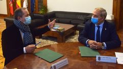 El presidente de la Diputaci�n, a la derecha, y el alcalde de A Pobra acordaron la modificaci�n del convenio