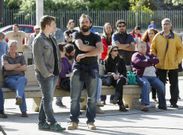 Los trabajadores de Urbaser realizaron ayer una asamblea delante del Concello. 