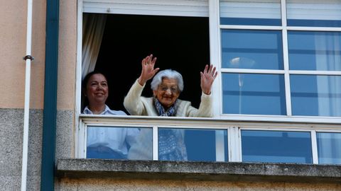 29 de marzo, d�a 15 de confinamiento. La pontevedresa Lul� V�zquez, a sus 110 a�os, cumpl�a ese domingo 110 a�os. Memoria viva de m�s de un siglo de historia de Espa�a, sorte� la catastr�fica y mal llamada gripe espa�ola de 1918, la gran pandemia del siglo XX, y ahora afronta con entereza el confinamiento: ��Qu� le vamos a hacer? Hay que estar encerraditos�, defiende.