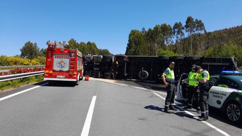 El camión cortó completamente el tráfico en la A-6, en sentido a Madrid