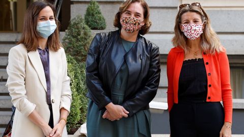  La ministra de Derechos Sociales, Ione Belarra; la alcaldesa de Barcelona, Ada Colau; y la vicepresidenta segunda del Gobierno, Yolanda Daz, en una imagen de archivo 