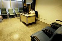 La sala de altas tempranas est� atendida por una auxiliar de 11 a 18.30 horas.