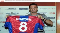 Pedja Mijatovic en su presentaci�n con el Levante