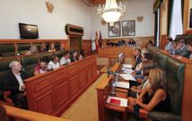 La derrota de Compostela Aberta en su primer pleno centr� ayer la actualidad municipal. 