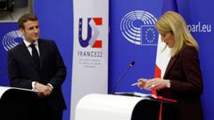 Macron y Metsola, en la conferencia de prensa tras la intervenci�n del presidente frances en la Euroc�mara.