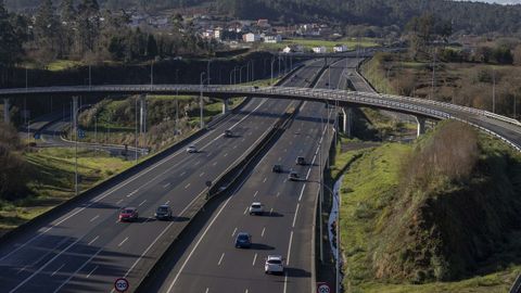 Imagen del itinerario de la AP-9 que circunvala Santiago a la altura de la salida para enlazar con la AP-53