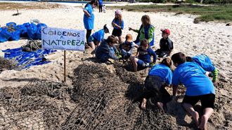 Los asistentes recogieron todo tipo de restos